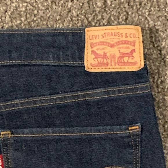 Classic Mid-Rise Skinny Jeans - Picture 4 of 4